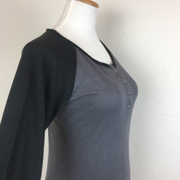 Fabletics 3/4 sleeve two-tone snap front top - Picture 5 of 8